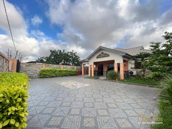 featured image of the Executive 3-Bedroom House with Boys’ Quarters for Rent at Botwe School Junction