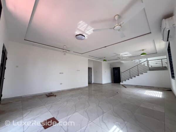 Bright and airy living room, perfect for family gatherings.