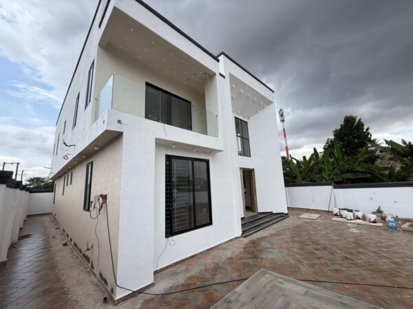 featured image of the Spacious 5-Bedroom House for Sale in Adenta SSNIT Area with Ensuite Rooms