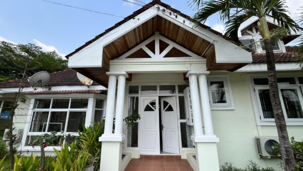 featured image of the Spacious 4-Bedroom House with Pool & Boys’ Quarters for Rent in East Legon Near the French School