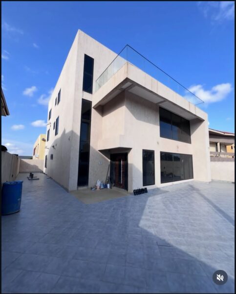 featured image of the Spacious 6-Bedroom House for Sale in Achimota with Land Title and Prime Roadside Access