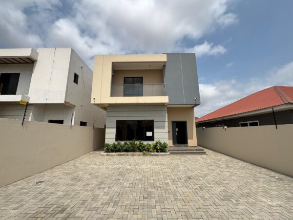 featured image of the Spacious 4-Bedroom Home | For Sale | Lakeside Community 8 | Includes Boys’ Quarters & Ample Parking