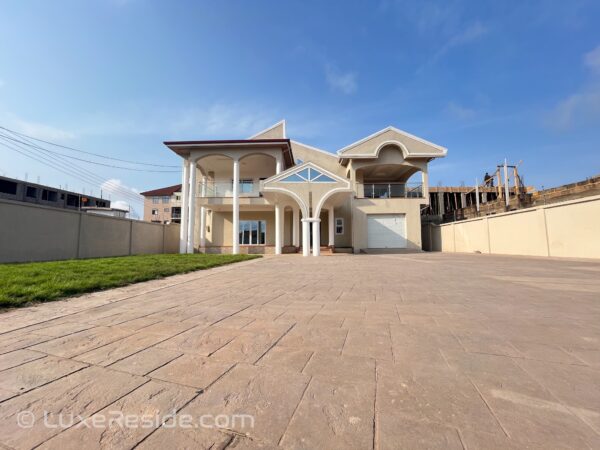 First impressions matter – a blend of elegance and space welcomes you home.
