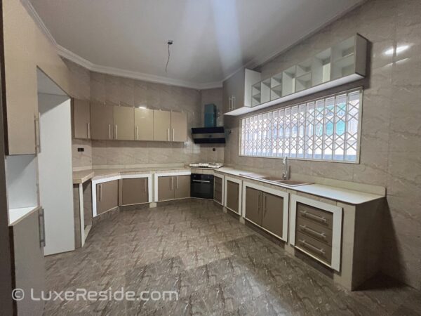 Cook up a storm in this spacious, well-equipped kitchen.
