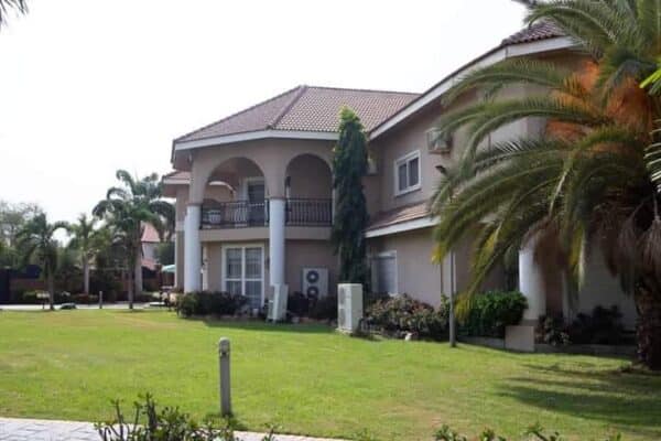 featured image of the 6-Bedroom Luxury Mansion with 3-Bedroom Apartment & Pool for Sale at Trassacco