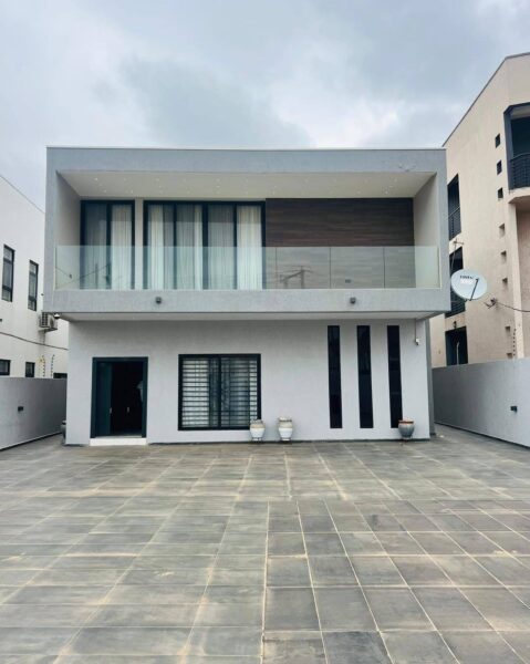 featured image of the Modern 5-Bedroom En-suite House for Sale at Hills Gate near Ashaley Botwe